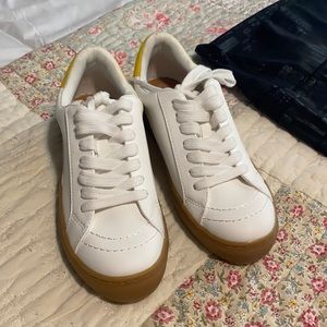 Universal thread size 6 shoes